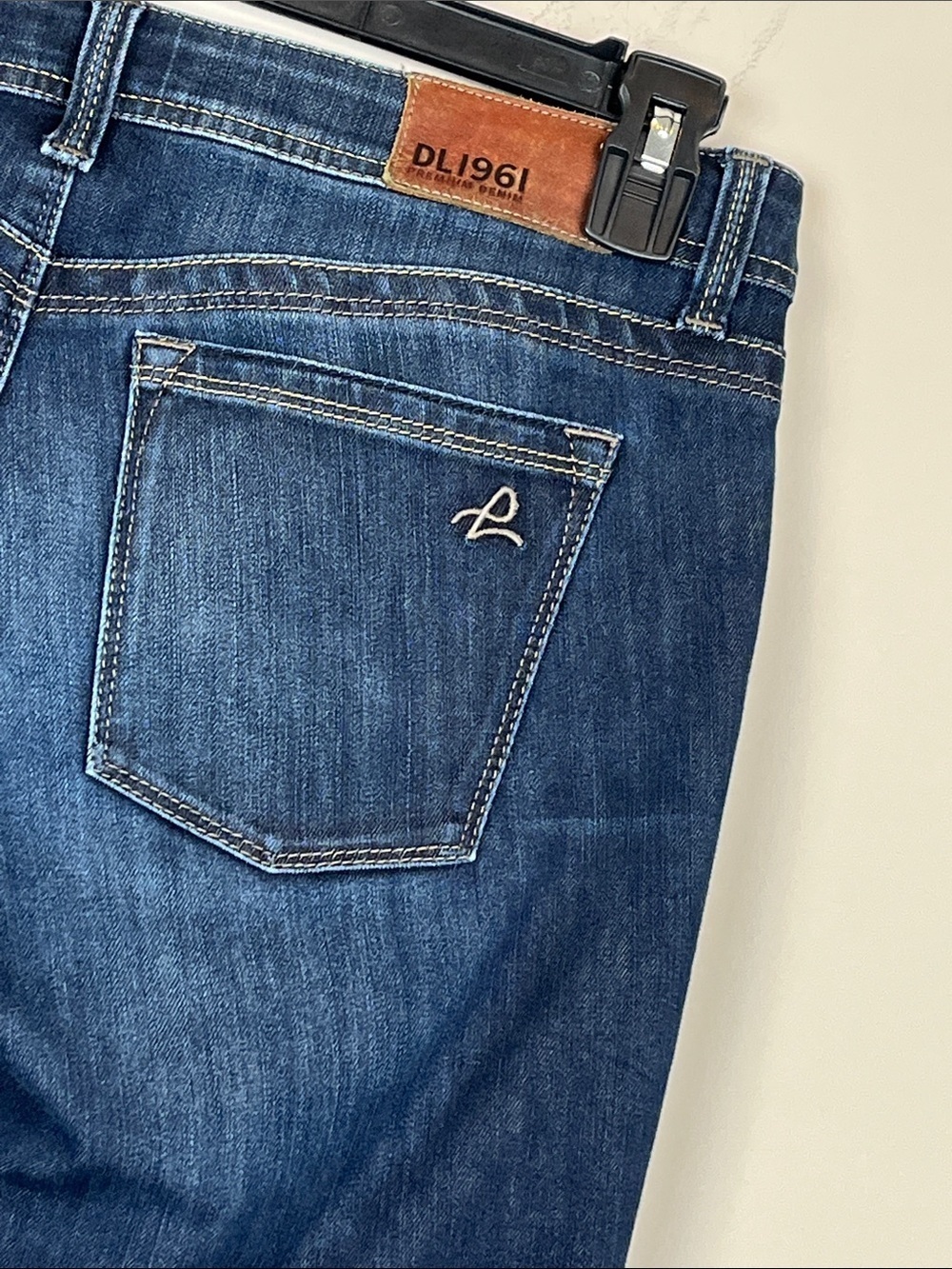 DL1961 Milano Boot Cut Dark Wash Jeans Size 29 - Picture 7 of 10